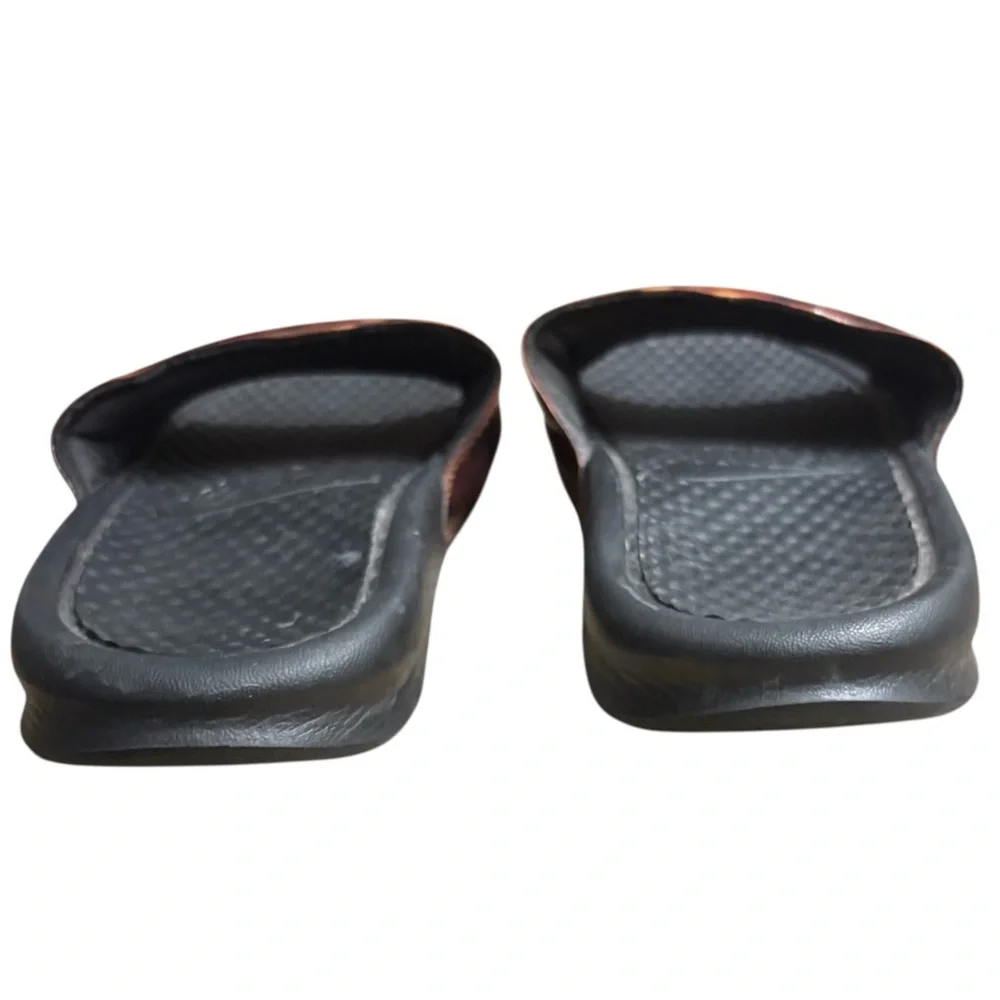 NIKE Victori 1 Lightweight Slides in Cheetah Print w/ Black Swoosh Size 6 — WOW!